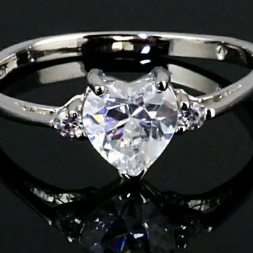 HEART CUT ICE ON FIRE RING - Picture 8 of 9